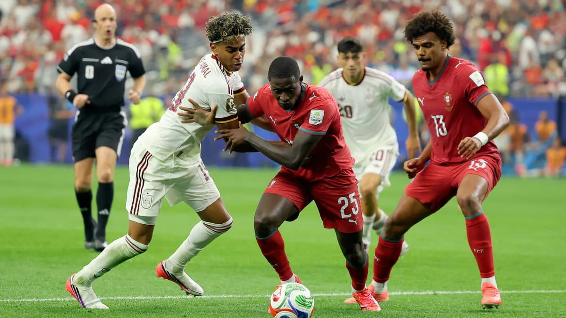 Dos de tres modelos de IA proyectan a Lamine Yamal como favorito al Balón de Oro 2026