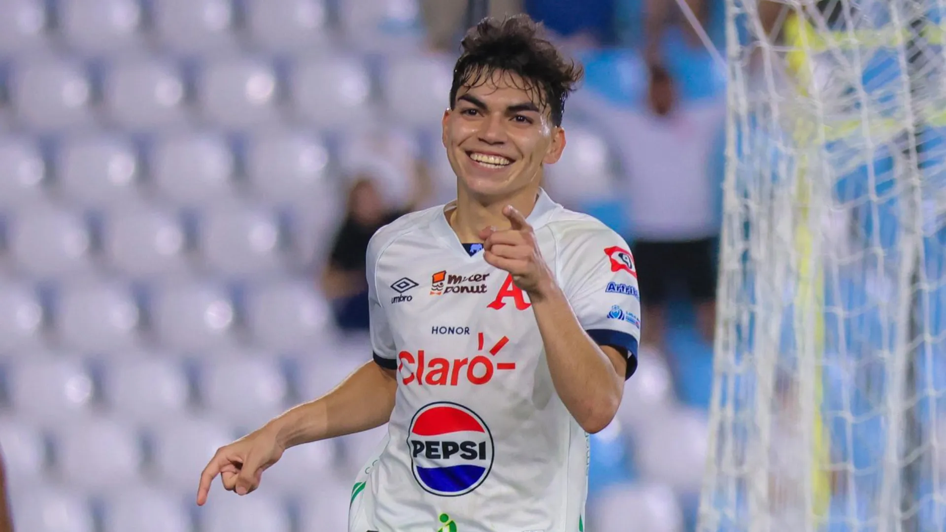 Leonardo Menjívar respondió a sus críticos tras su doblete con Alianza