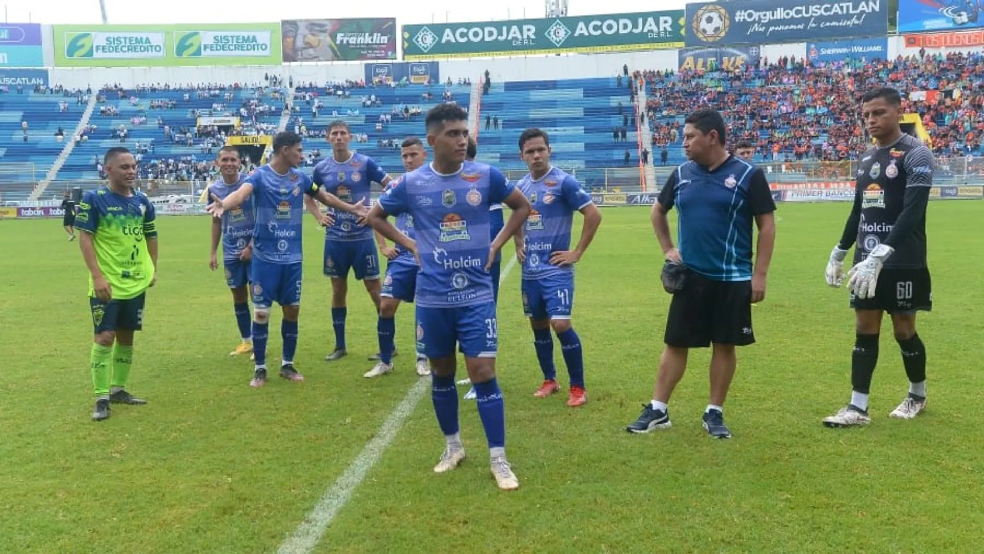 FESFUT canceló dos torneos más en El Salvador tras la tragedia en el Cuscatlán.