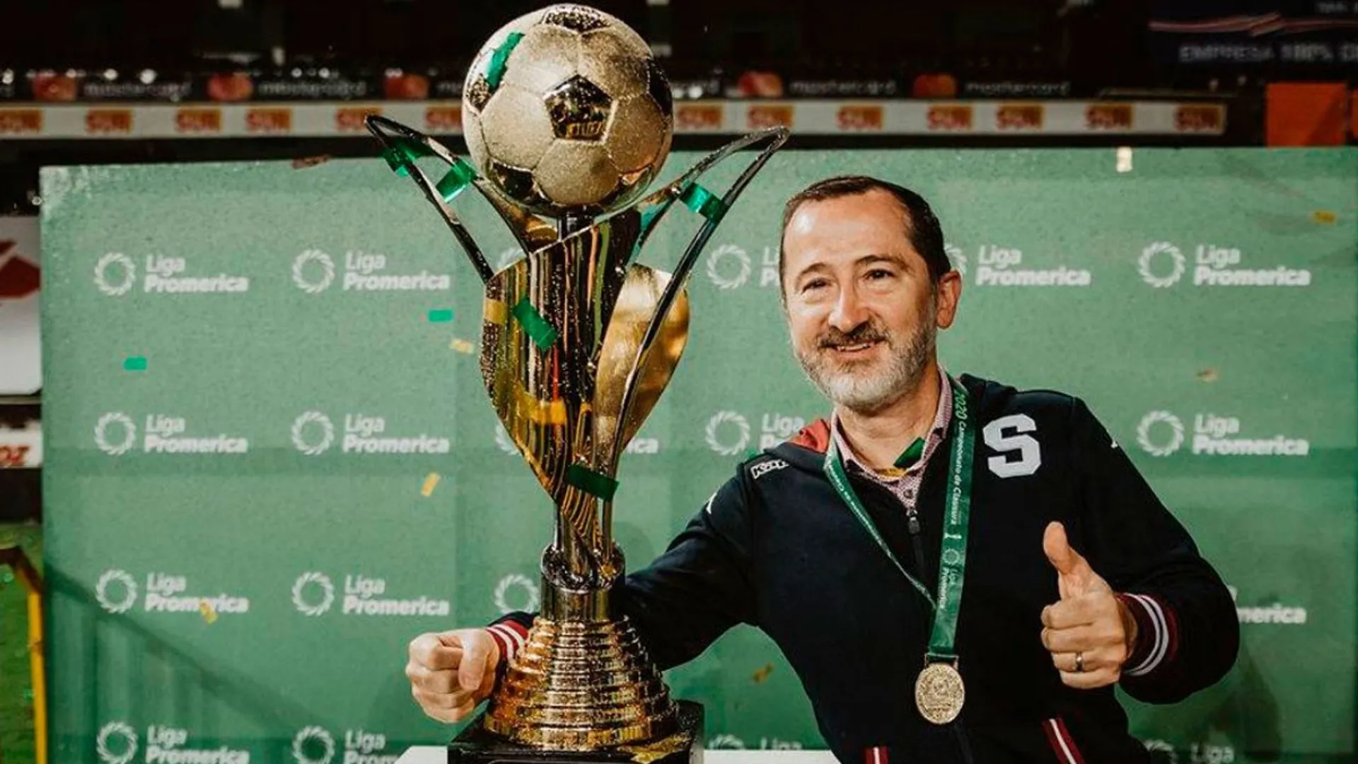 Juan Carlos Rojas presume los 10 títulos en 9 años ante crisis de resultados en Saprissa