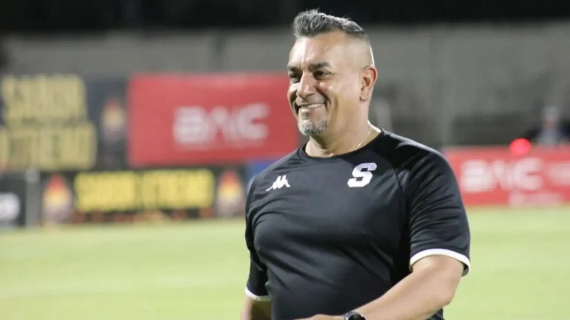 Giacone sonríe ante la noticia del Saprissa.