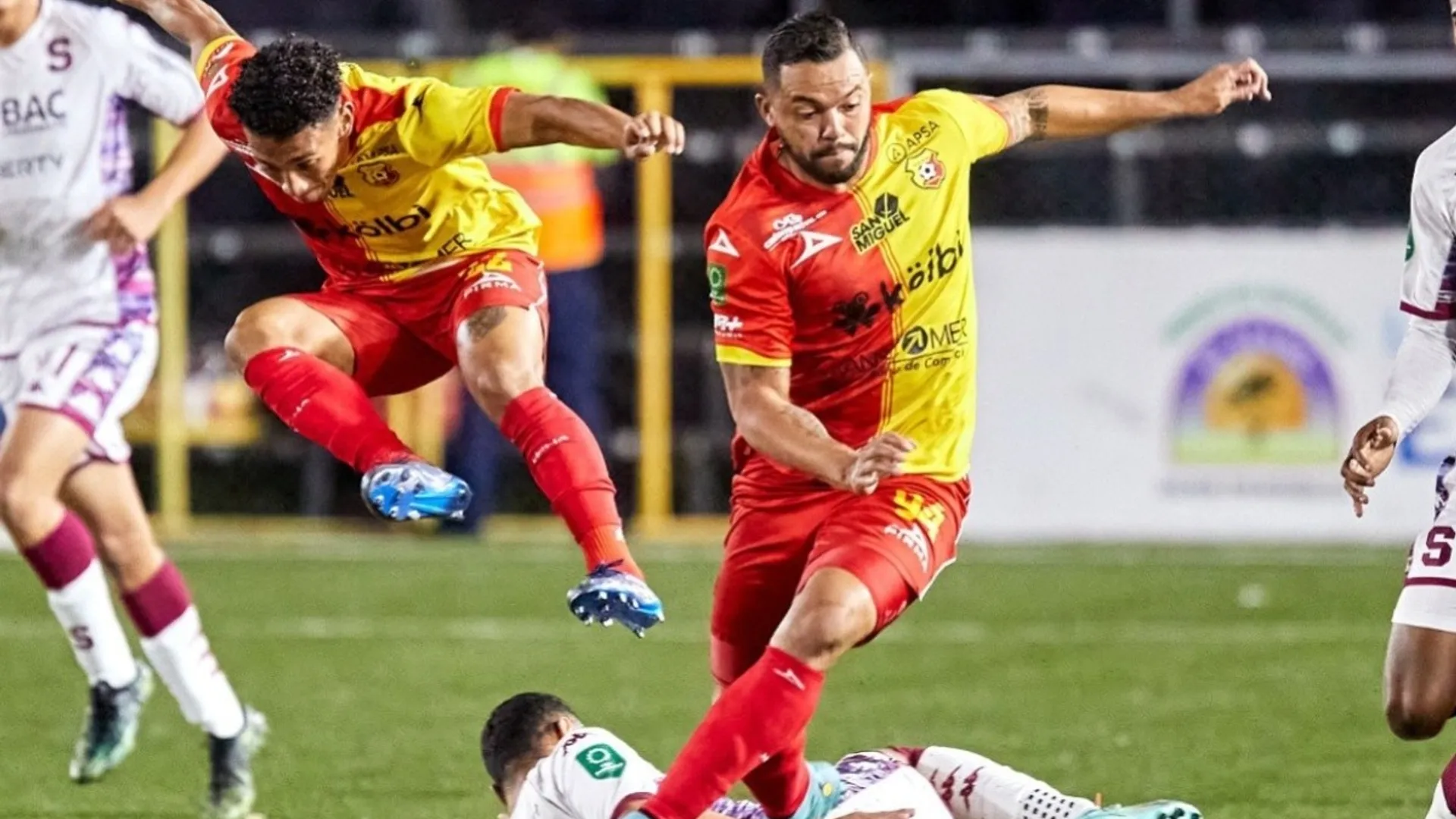 Herediano despertó de su mala racha con goleada ante Saprissa