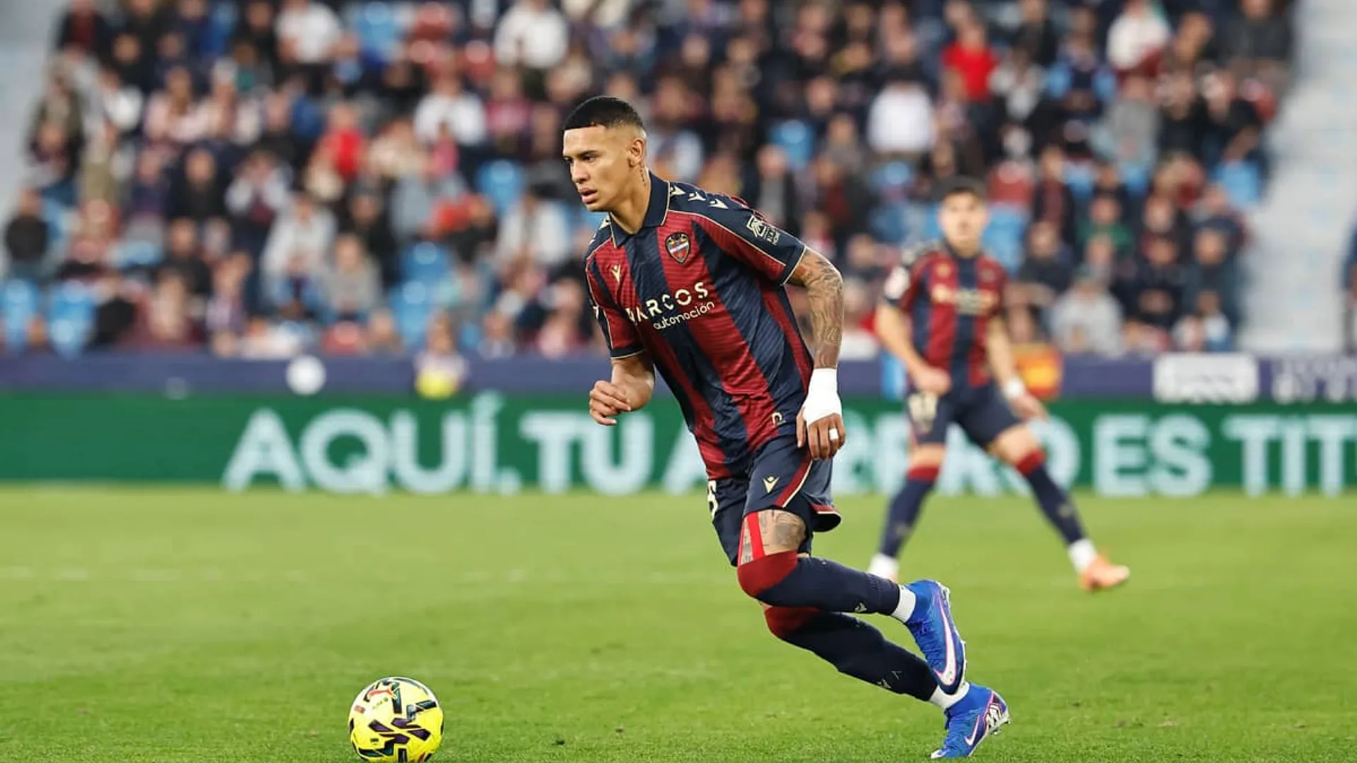 Kervin Arriaga, durante un partido con Levante.
