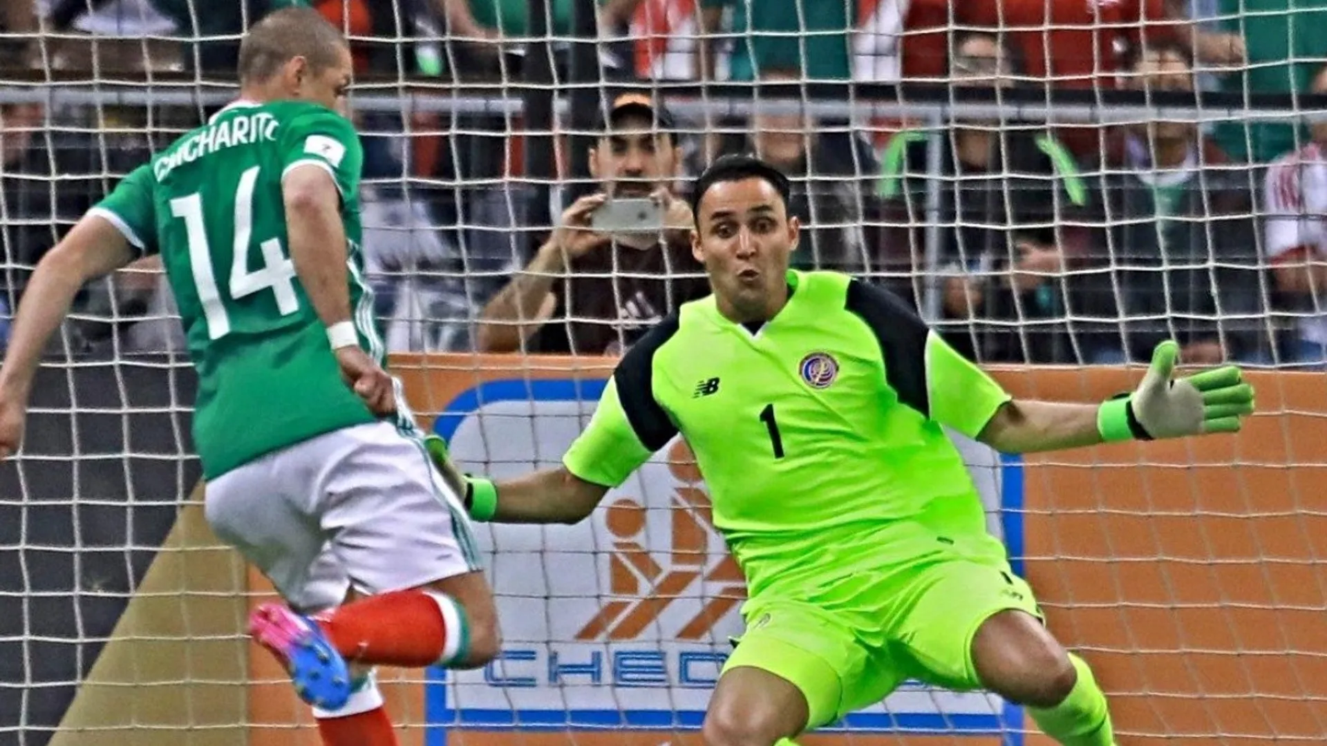 El récord que alcanzó Keylor Navas superando a Chicharito Hernández