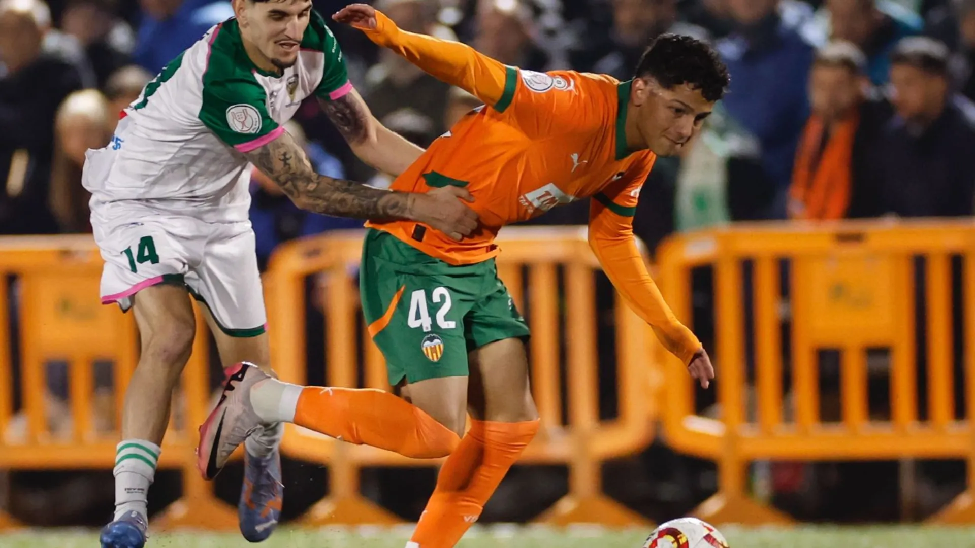 Warren Madrigal se llevó de su debut en Valencia algo que muchos futbolistas nunca llegan a conseguir