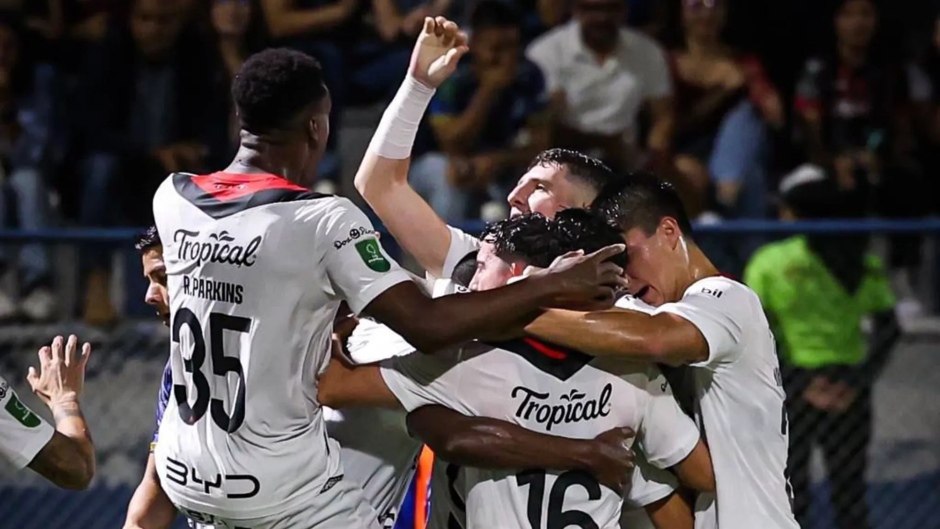 Siguen las respuestas a Fonseca en Alajuelense.