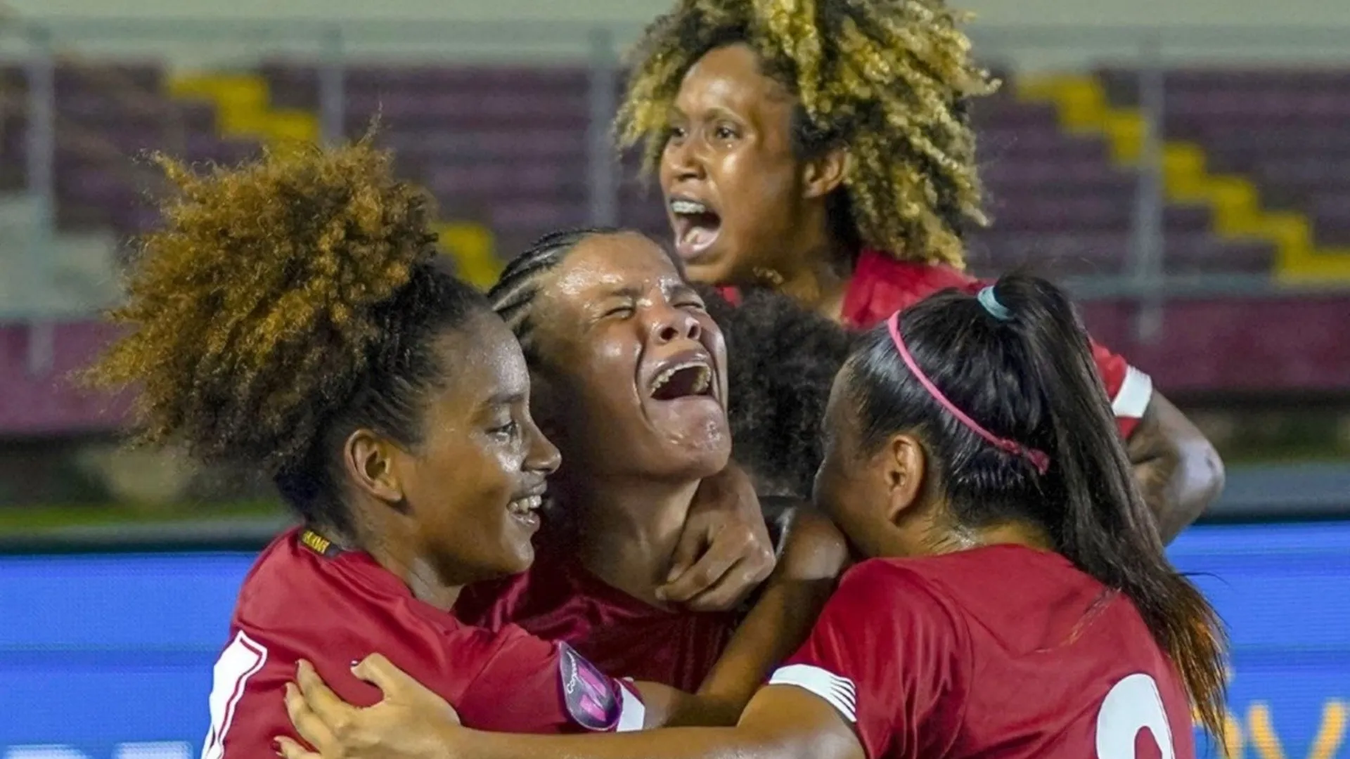 Panamá vence 2-0 a El Salvador y se clasifica a la Octagonal Final de Concacaf