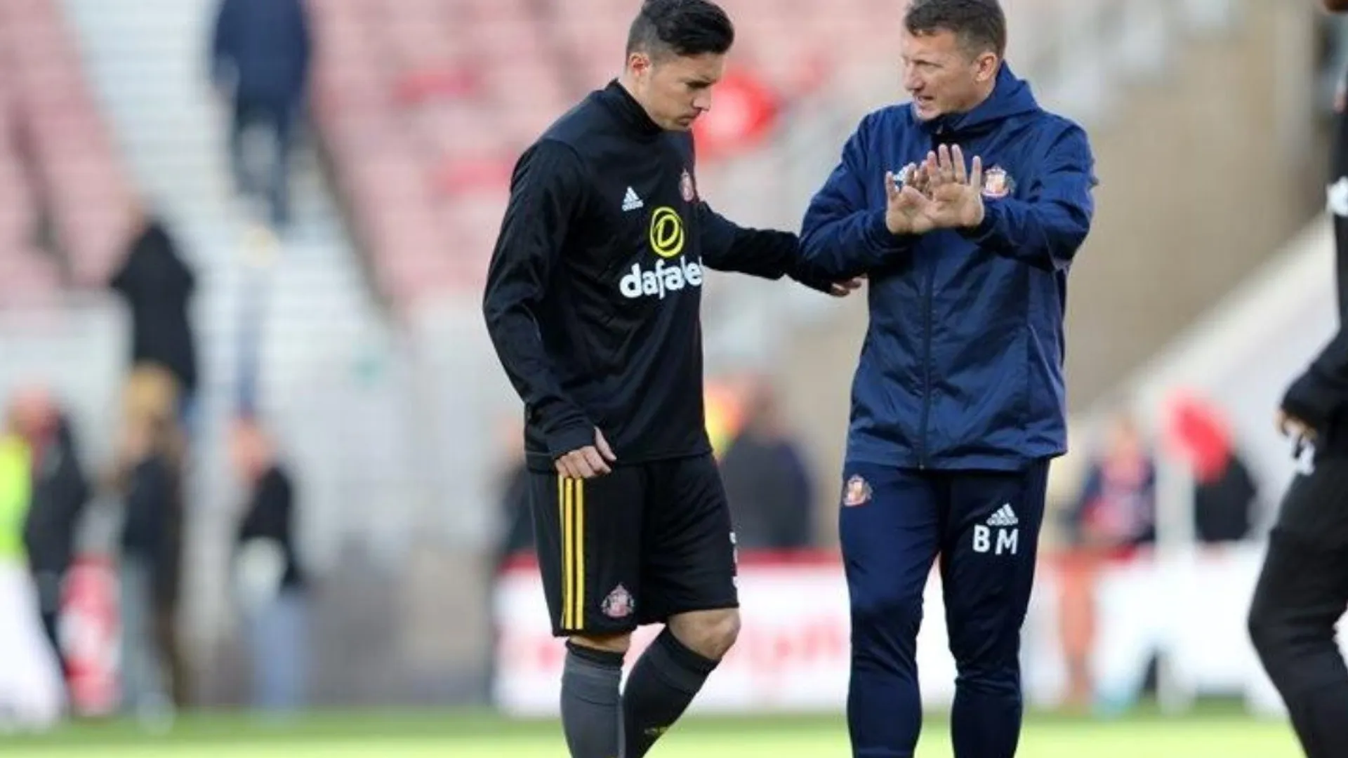 Bryan Oviedo fue descartado por completo en Sunderland