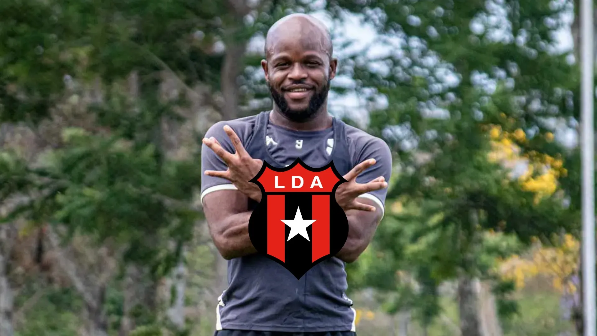 “Ficharía a Javon East”: desde Alajuelense hablan del goleador que Saprissa descartó