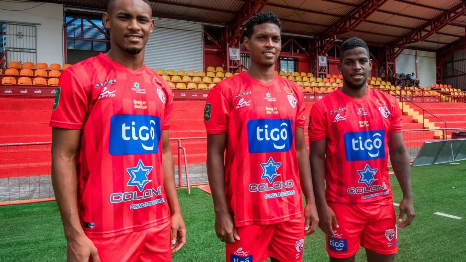 Panameños son presentados de forma oficial con el AD Santos