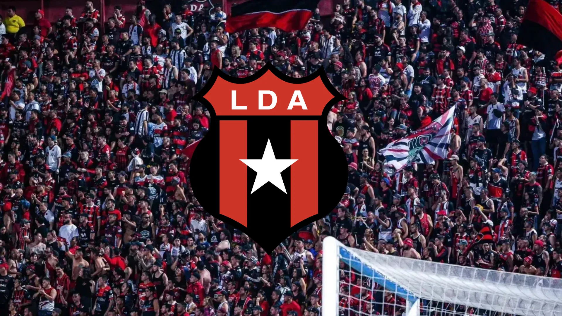 Refuerzo de lujo al caer: así responde Alajuelense a las fuertes protestas de la 12 en el Estadio Nacional