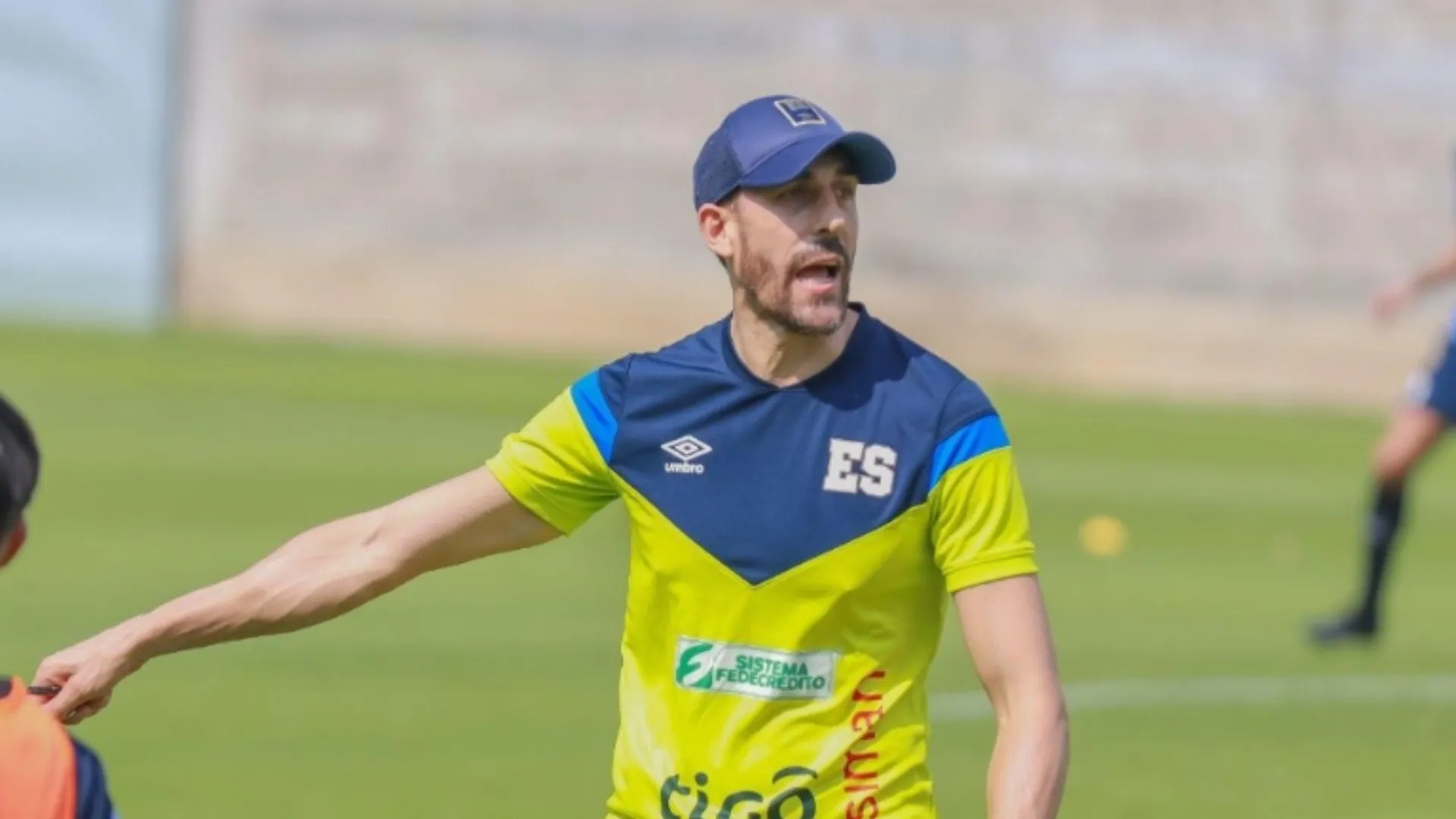 ¡Alerta en El Salvador! David Dóniga Lara sube la exigencia a sus jugadores