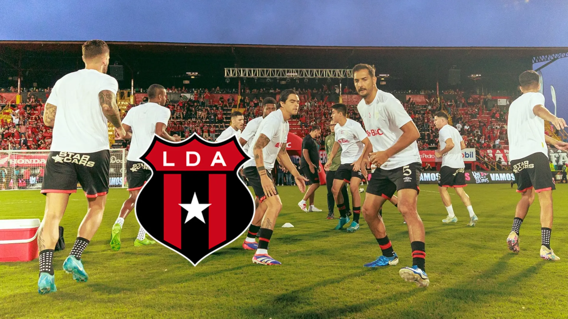 "No tiene corazón": ídolo de Alajuelense reparte culpas tras la debacle ante Herediano