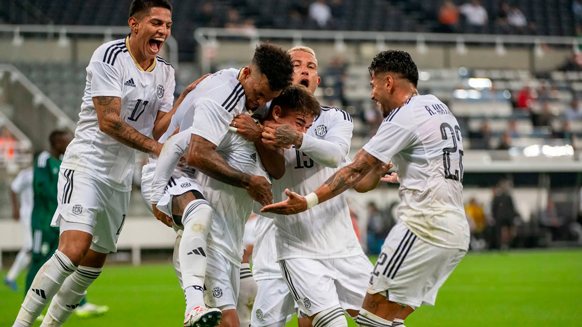 Mano Menezez firmó en un nuevo club y no será entrenador de Costa Rica