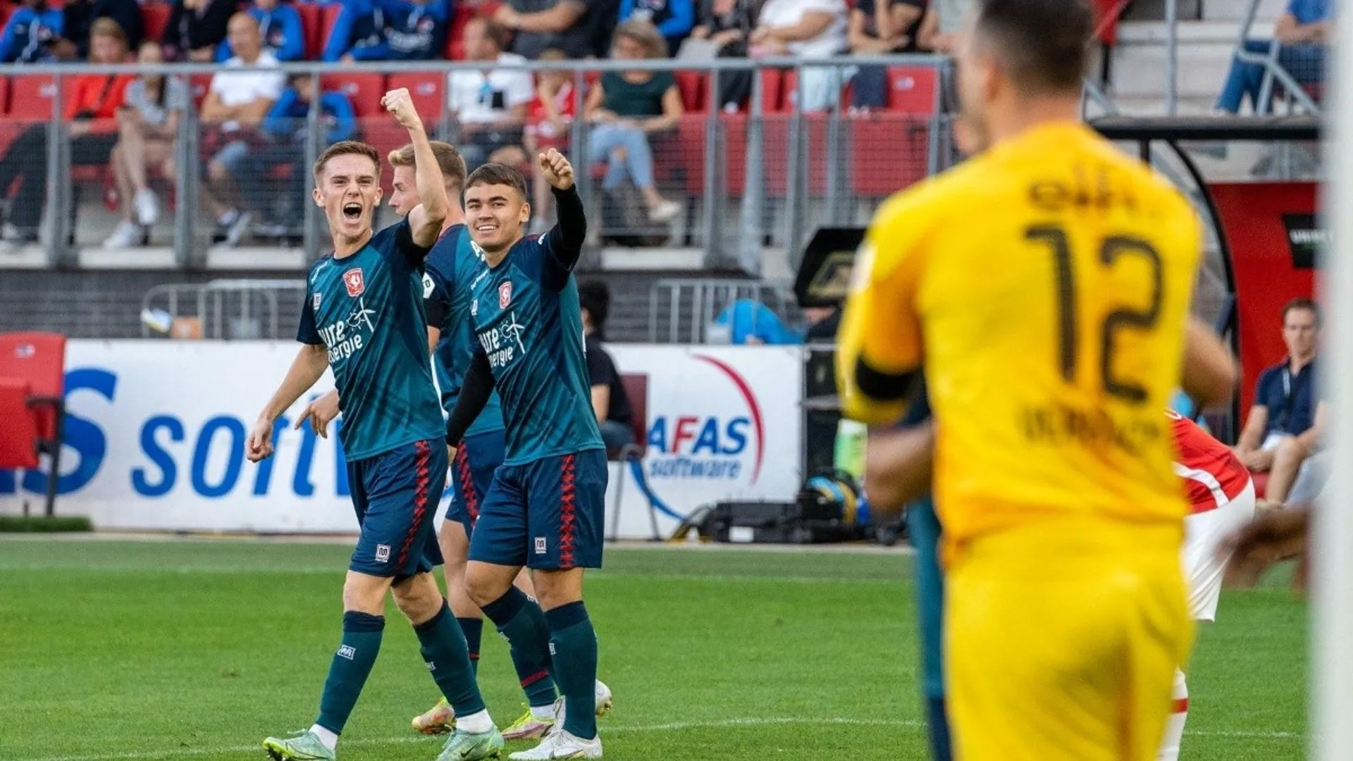 Manfred Ugalde se lució con brillante gol que salvó al Twente ante el AZ Alkmaar (VIDEO)