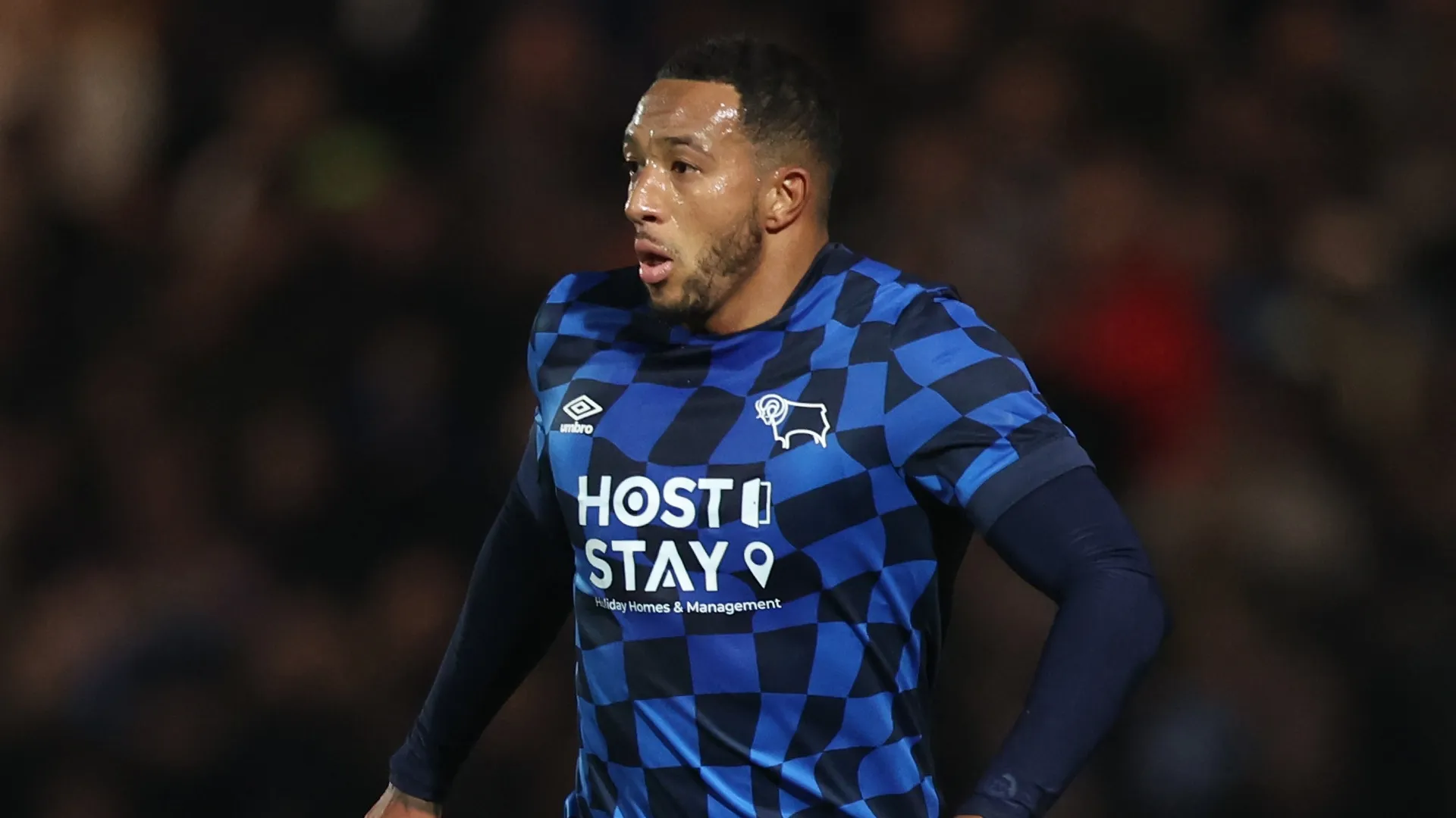 La espectacular asistencia de Nathaniel Méndez-Laing que le dio la victoria al Derby County (VIDEO)