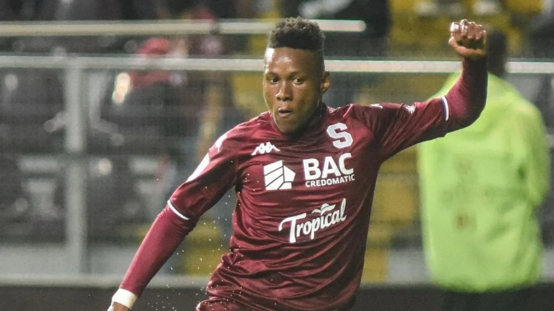 Víctor Medina volverá a Costa Rica tras su paso por Deportivo Saprissa