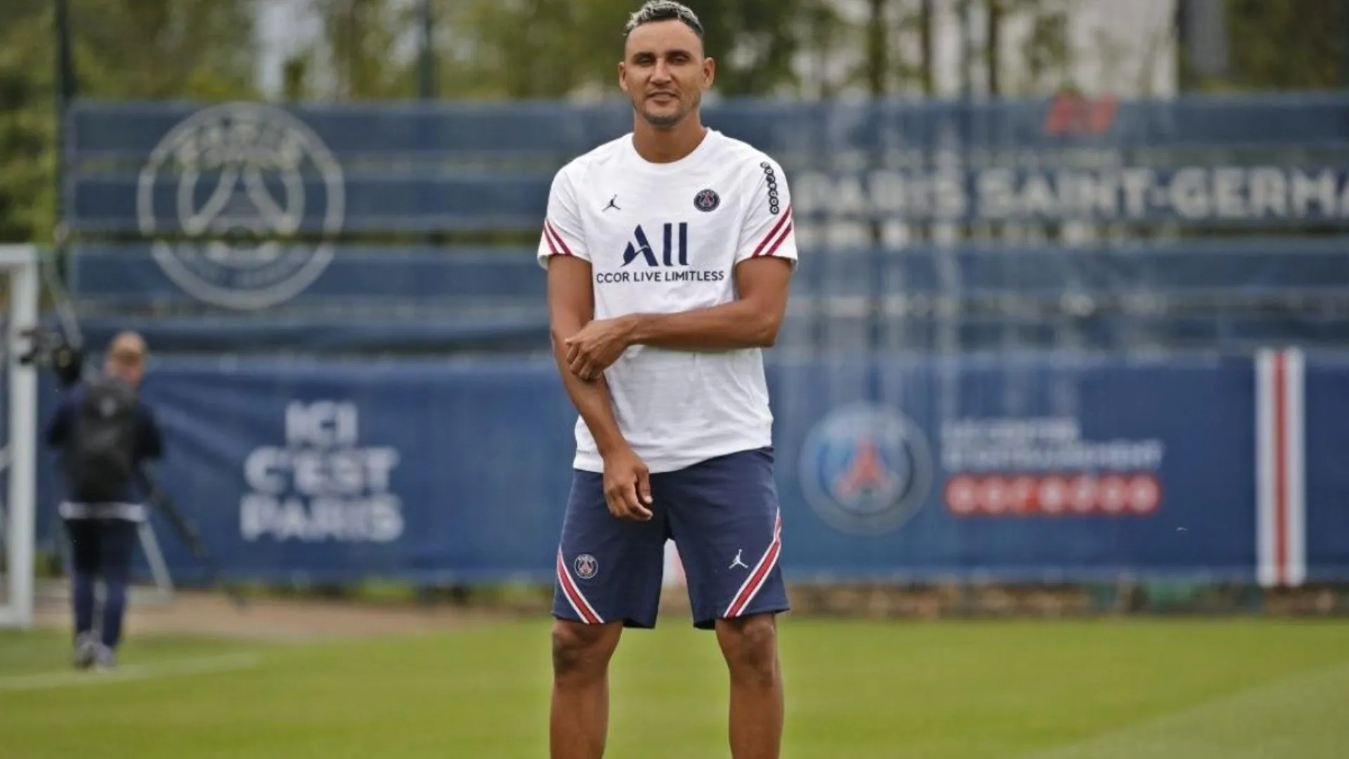 Keylor Navas recibió fuertes críticas en las redes tras entrenar con PSG