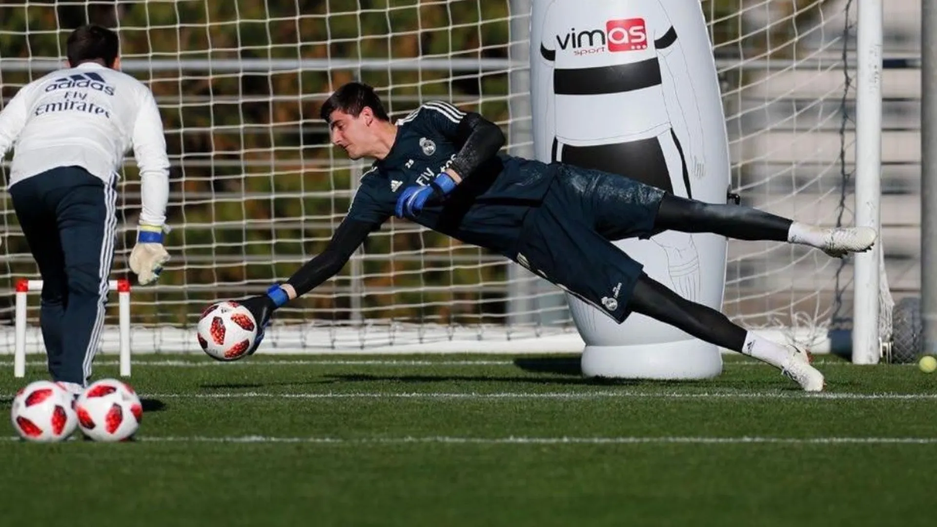 Courtois reaparece y acortaría así la estadía de Keylor