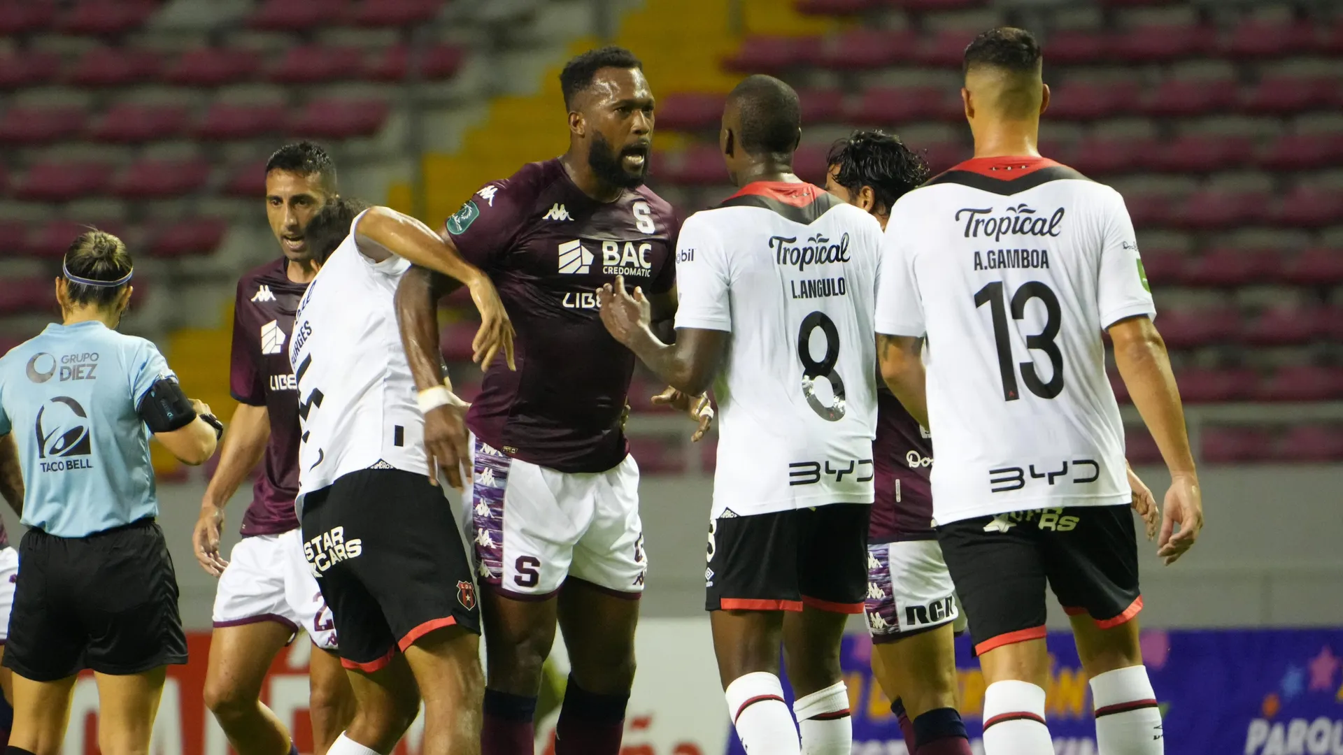 Kendall Waston contó que la jueza no vio nada.