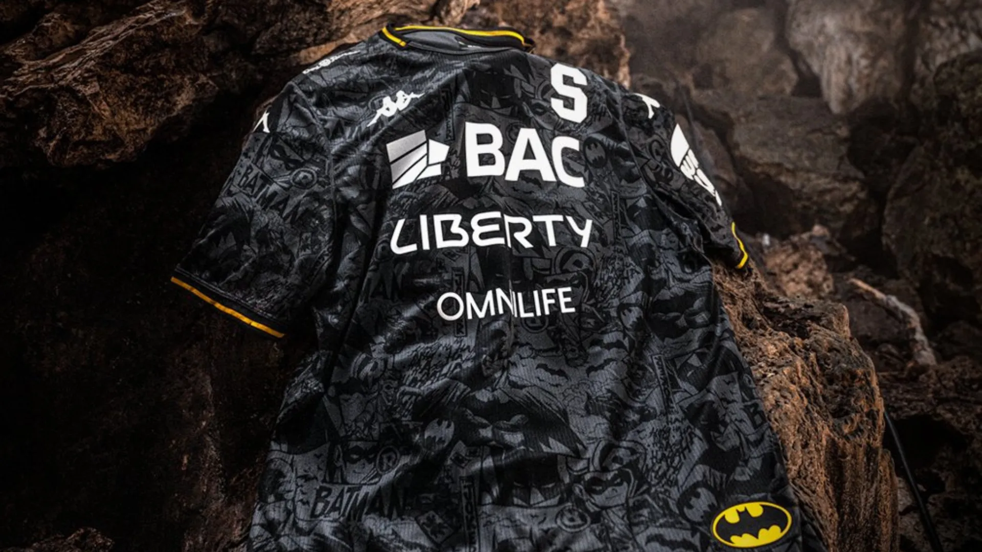 saprissa-camiseta negra-batman