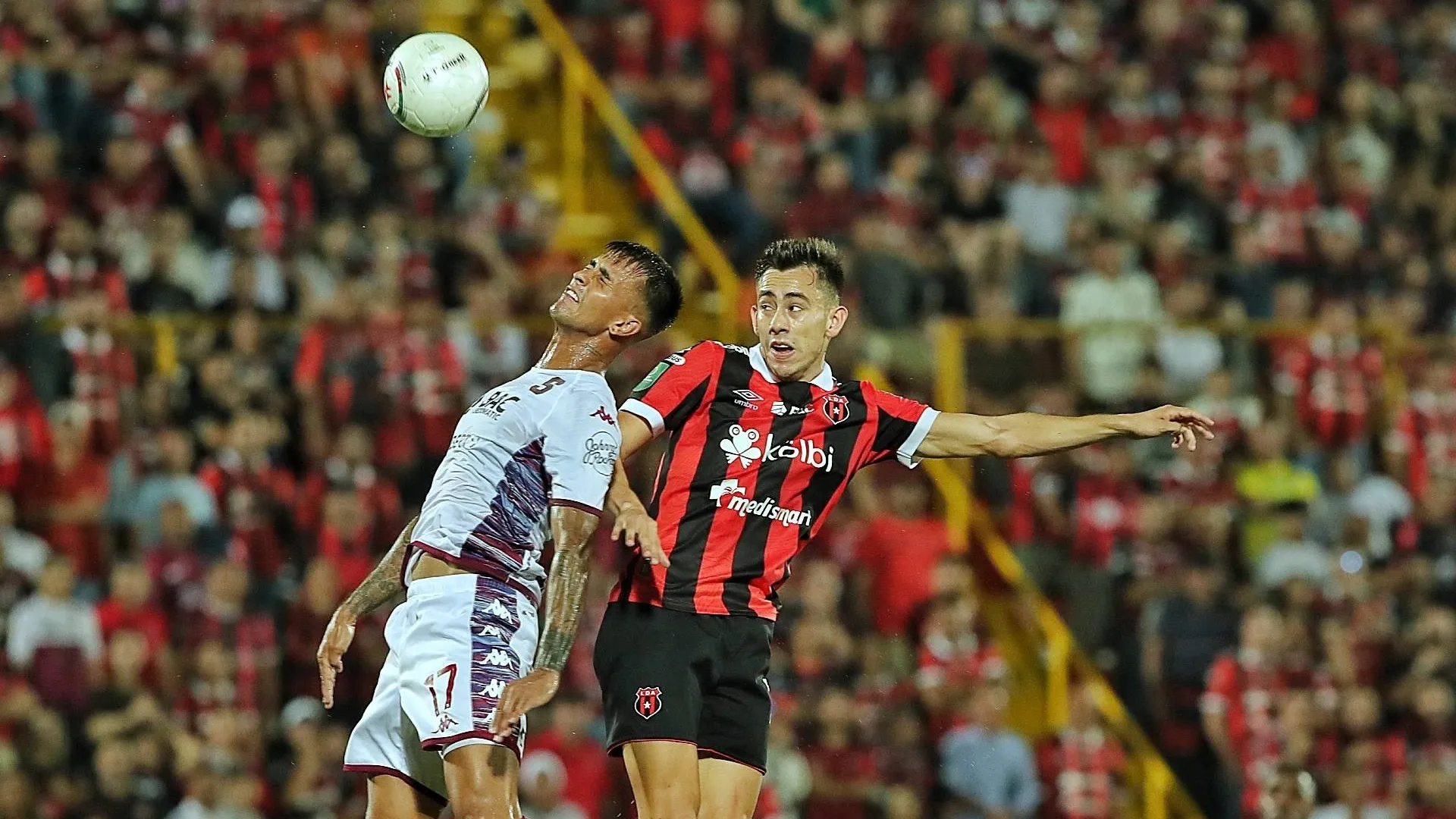 USD 3.400.000: la cifra que desató la disputa entre Saprissa y Alajuelense