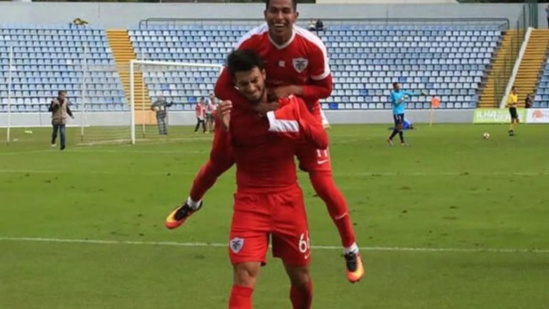 Duelo centroamericano nos regala el primer gol de Pineda