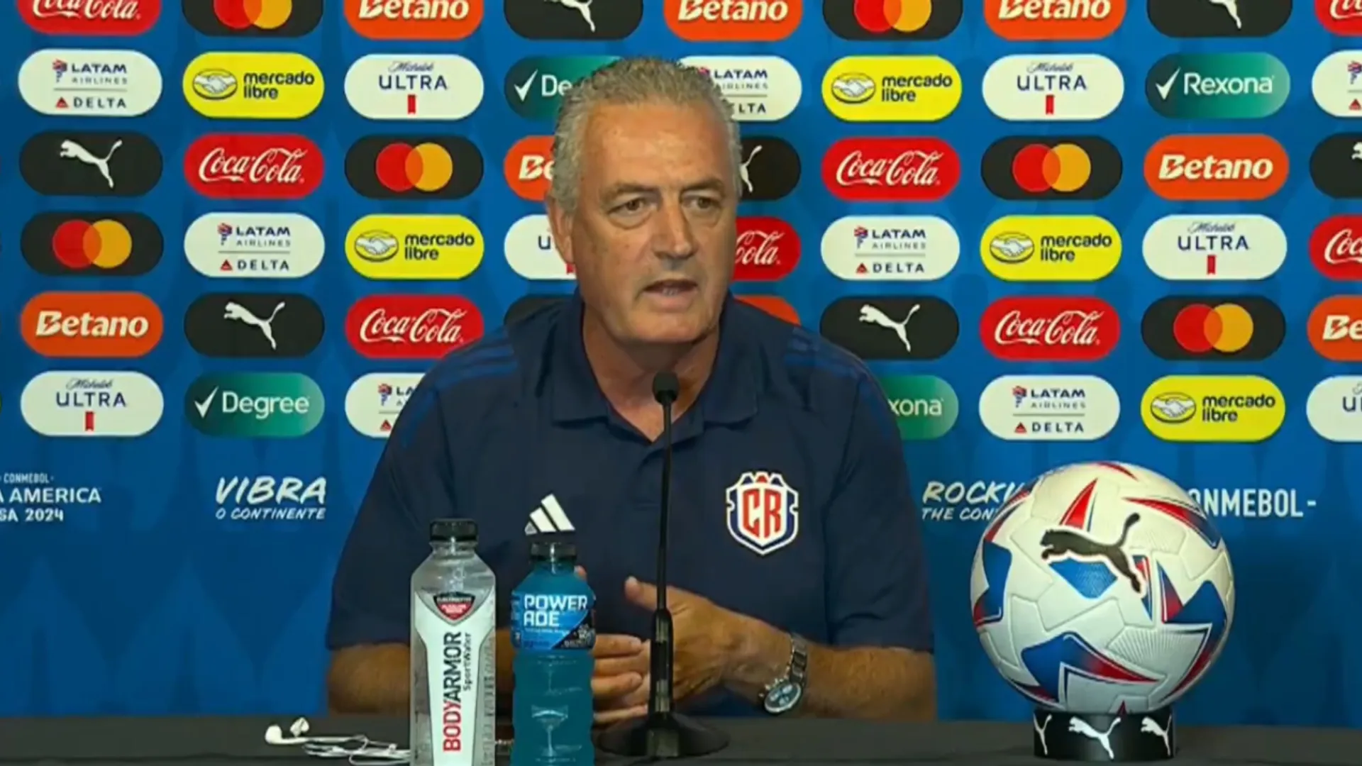 Gustavo Alfaro habló en la previa al partido con Paraguay.