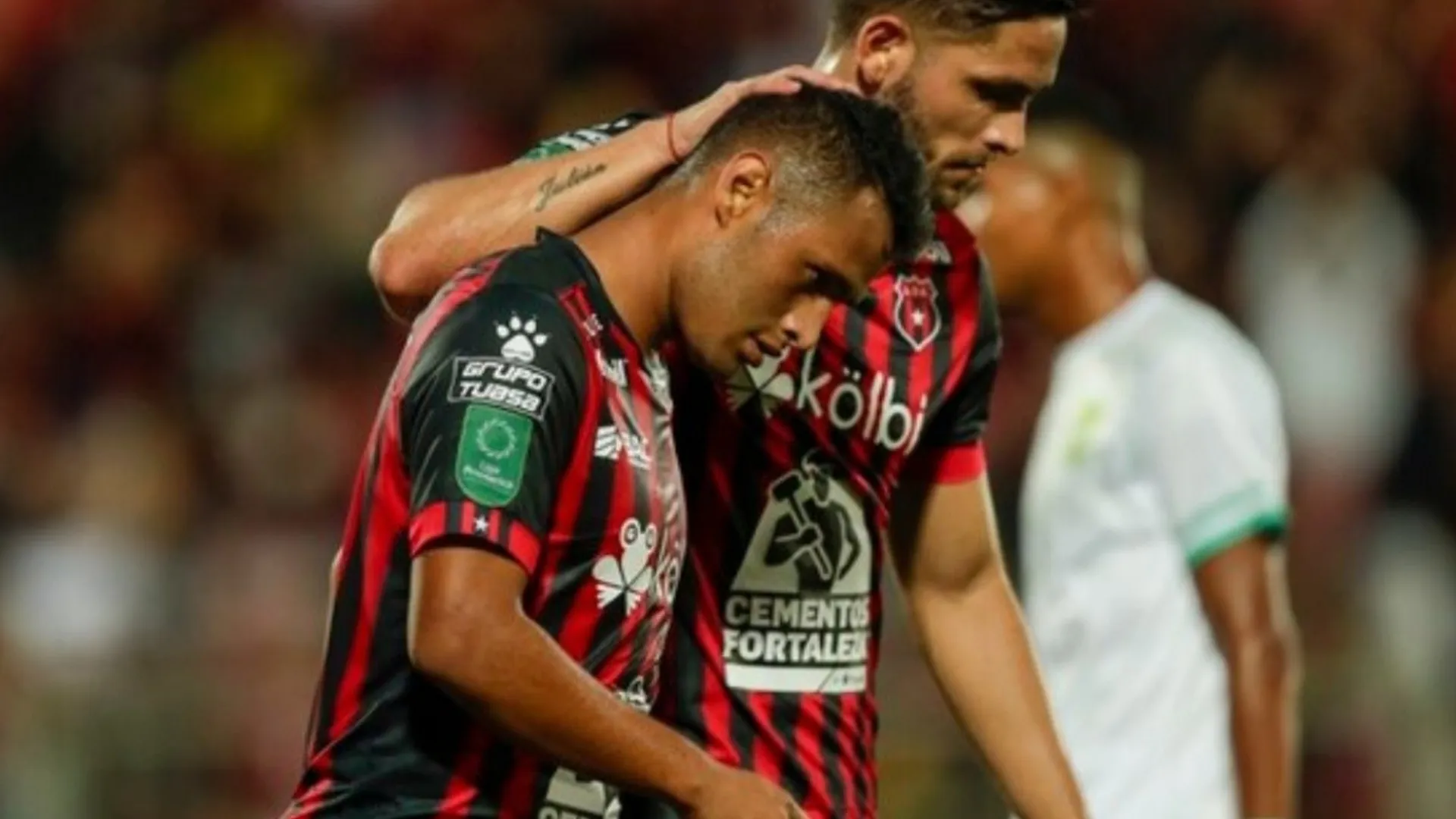 Alex López se desahoga: "Jamás soy un pecho frío"