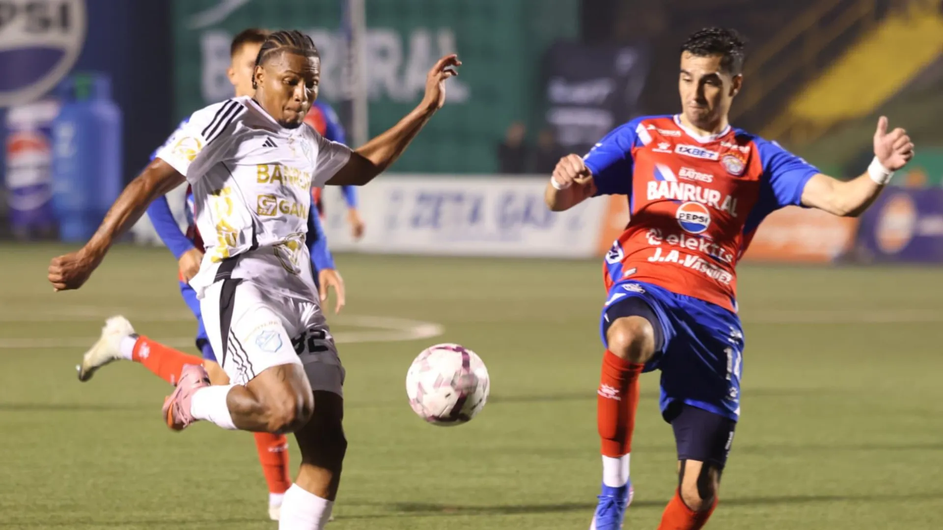 Xelajú MC vs. Comunicaciones: hora, TV, cómo llegan y posibles alineaciones por la semifinal de vuelta del Clausura 2026