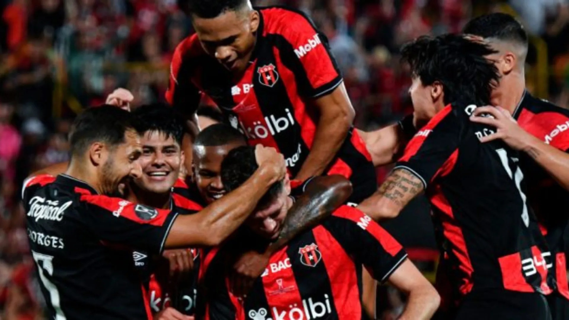 Alajuelense y una fuerte indirecta a Saprissa.
