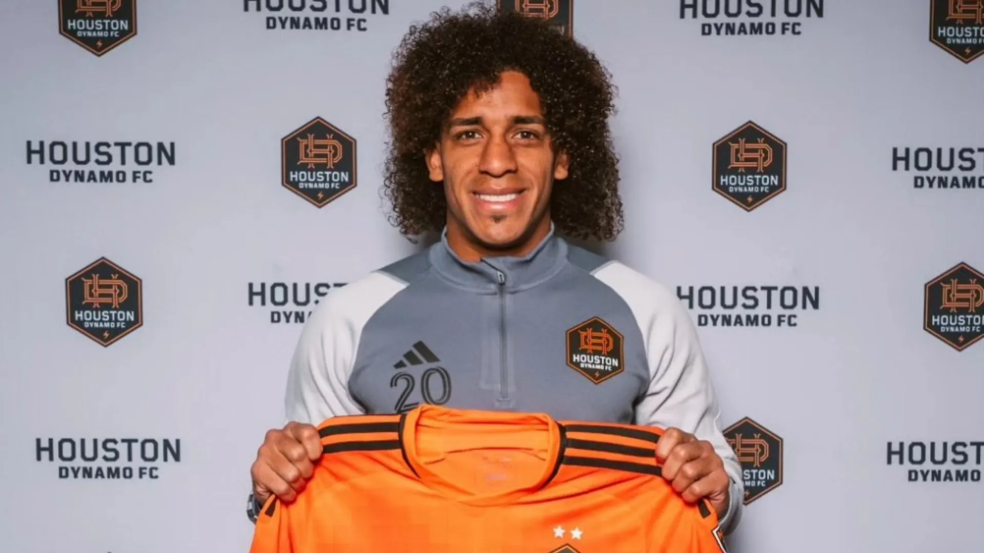 Oficial: Adalberto Carrasquilla renueva con el Houston Dynamo