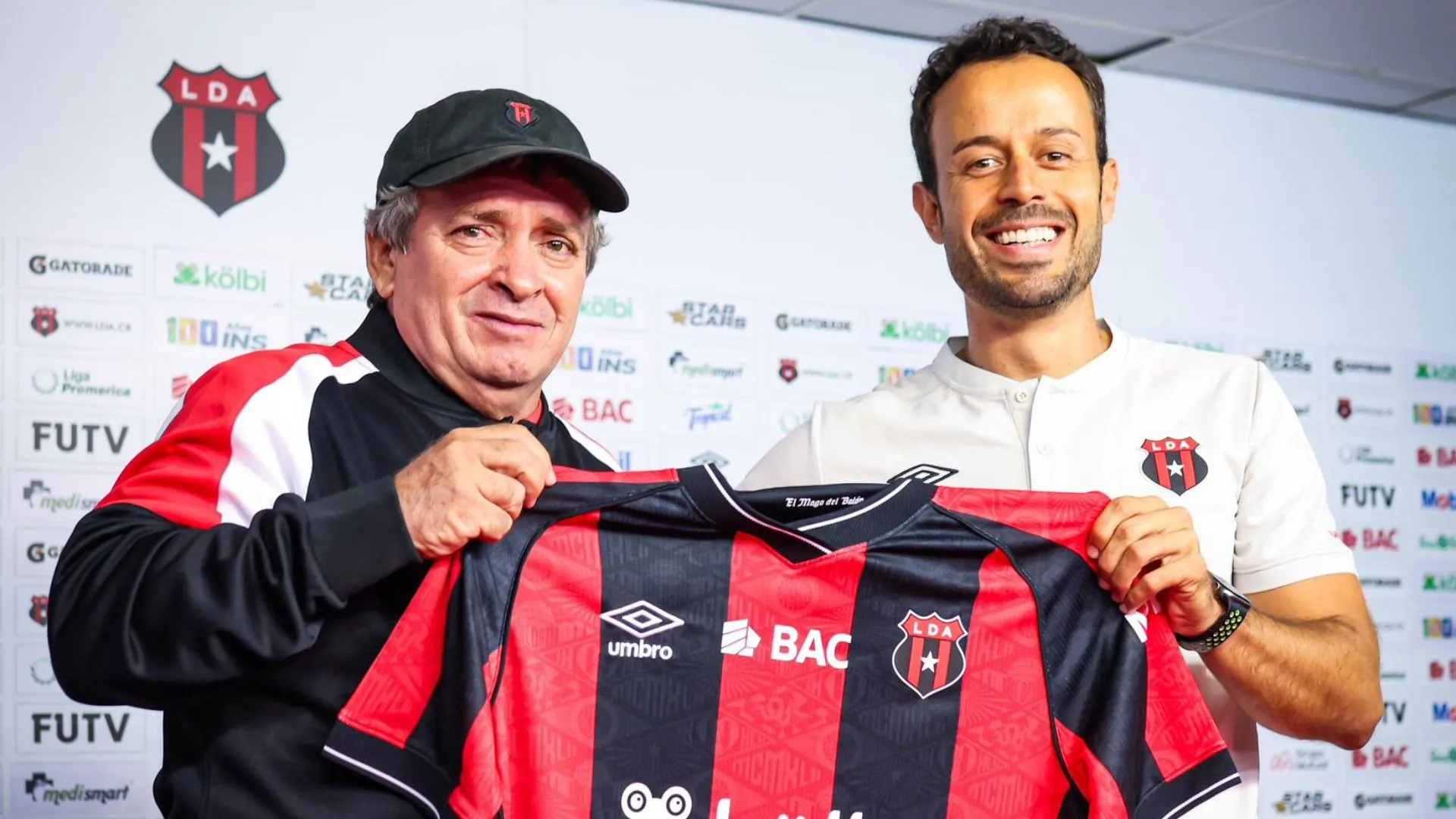 Machillo Ramírez en su presentación como nuevo DT de Alajuelense.