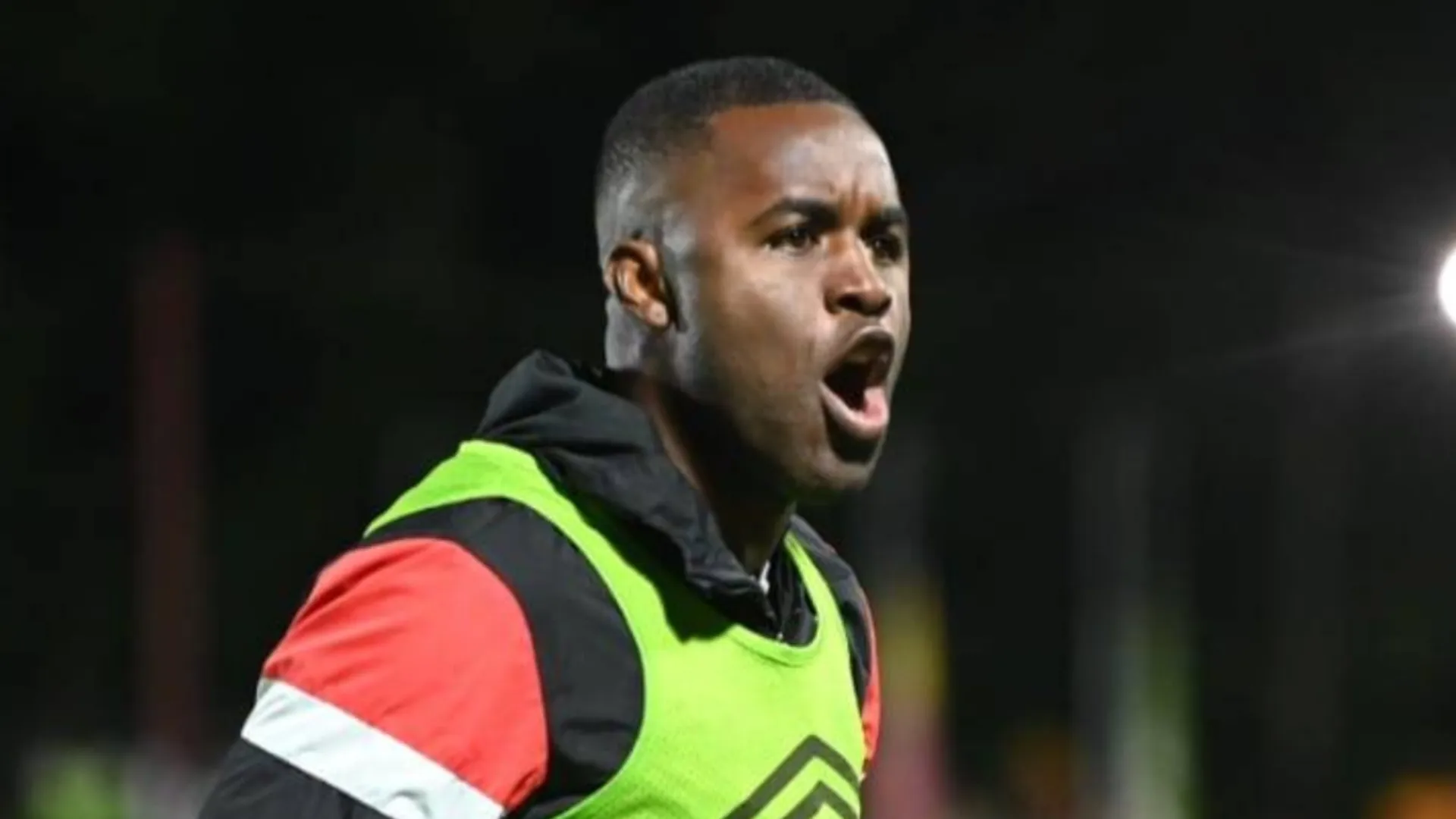 Joel Campbell mostró que sigue de cerca a Alajuelense.