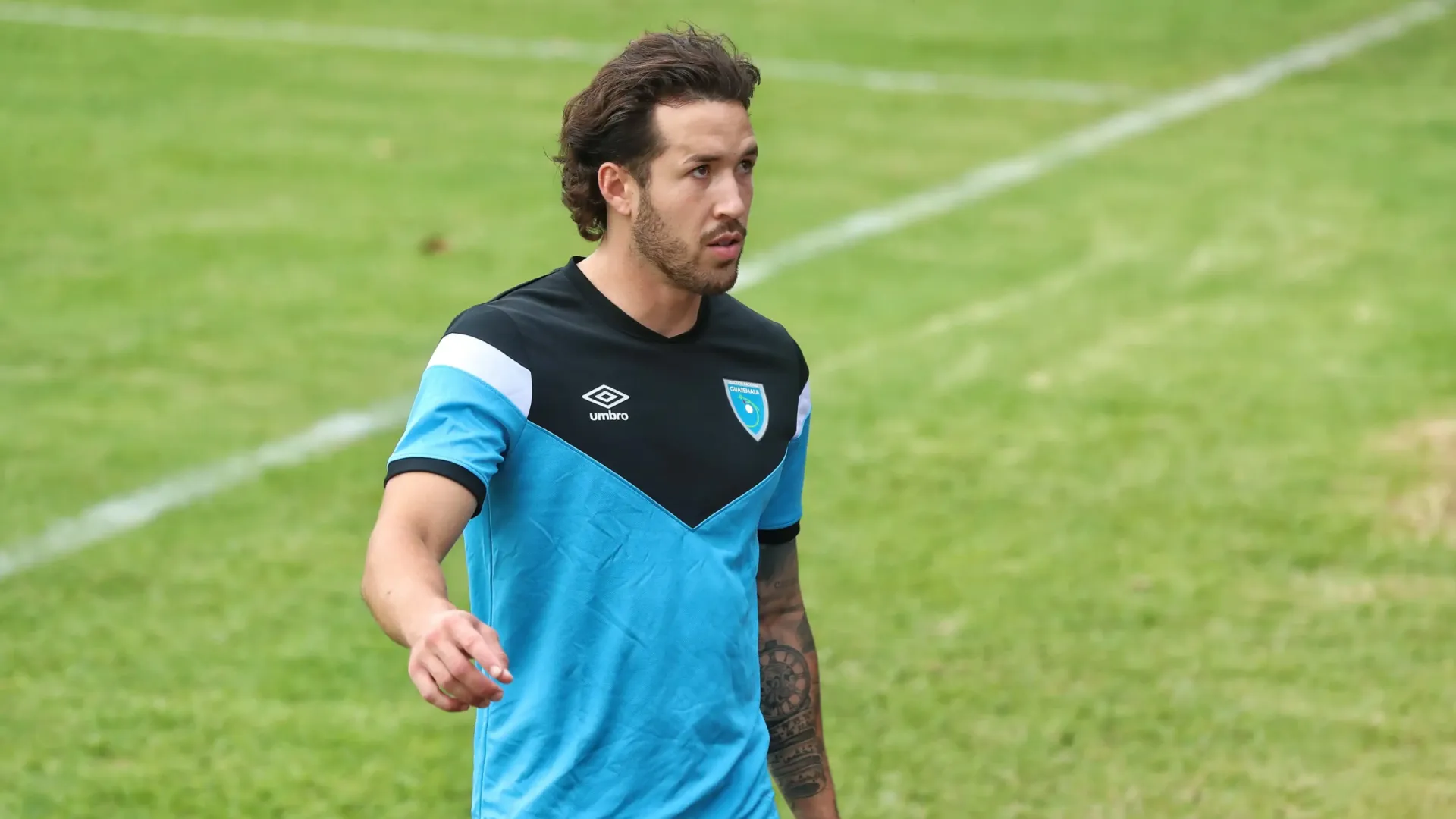 Crece la polémica con Aaron Herrera: la foto que no le gustará a la afición de Guatemala