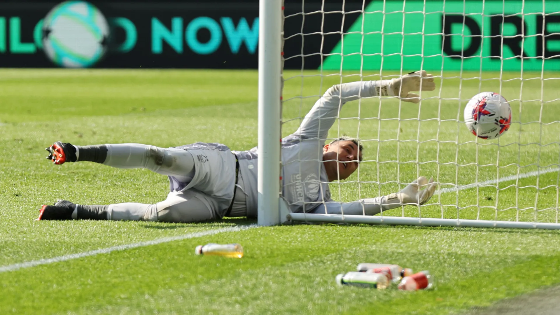 Keylor Navas y Nottingham Forest sufren una dura remontada en su visita a Brentford.
