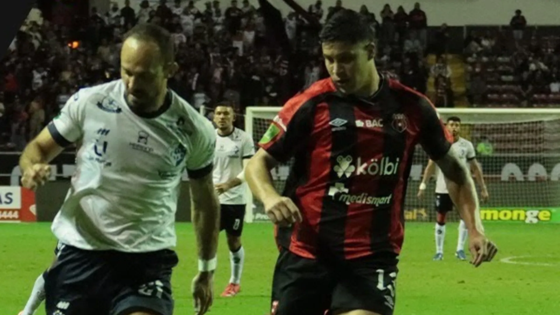 Alajuelense y Cartaginés se ponen de acuerdo. (Foto: FUTV)
