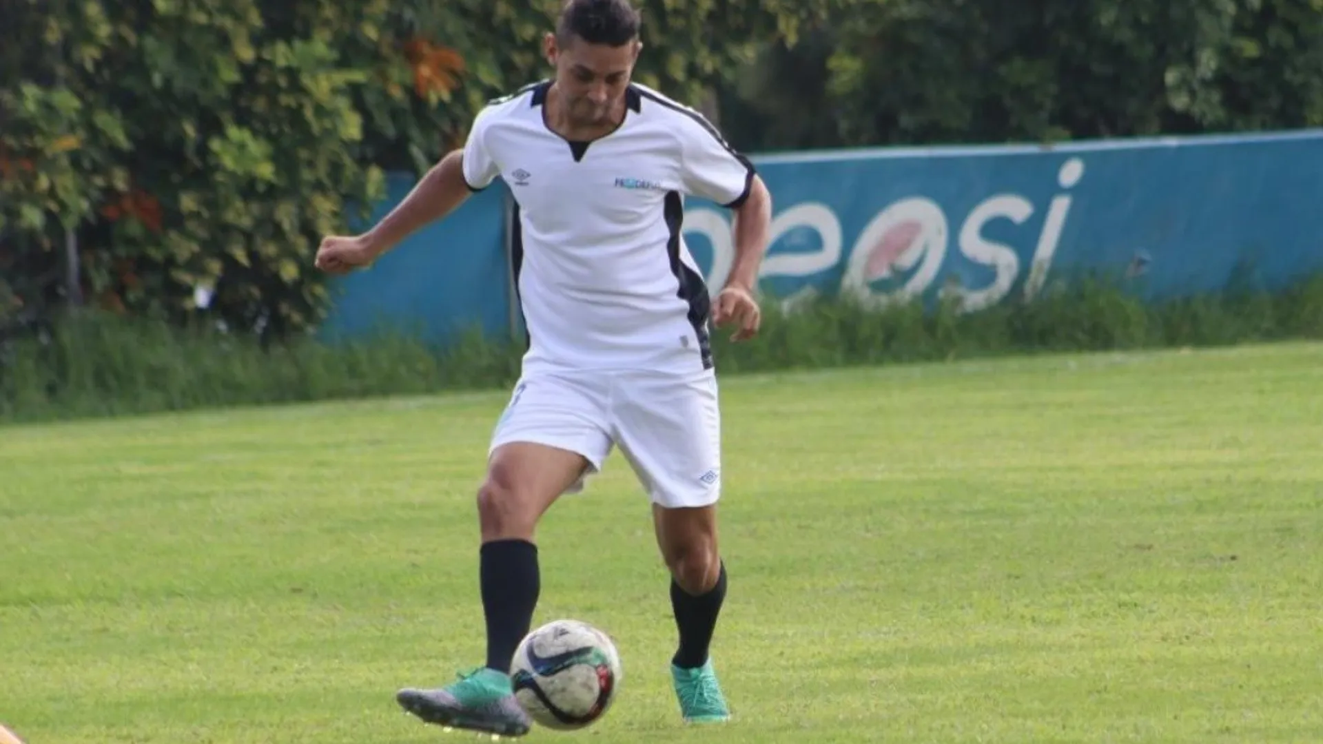 El DT fue la sorpresa en inicio de entrenamientos de Selección Guatemala