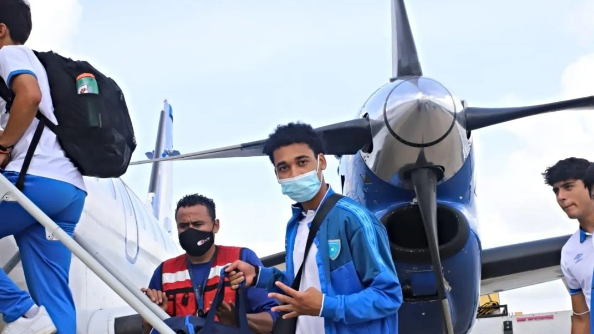 Guatemala: aficionados recibieron a la Azul y Blanco Sub-20 como héroes tras clasificar al Mundial