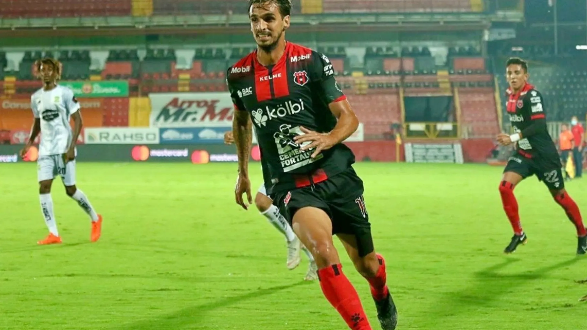 Bryan Ruiz tras el empate ante San Carlos: “Tenemos que ser mejores y contundentes”