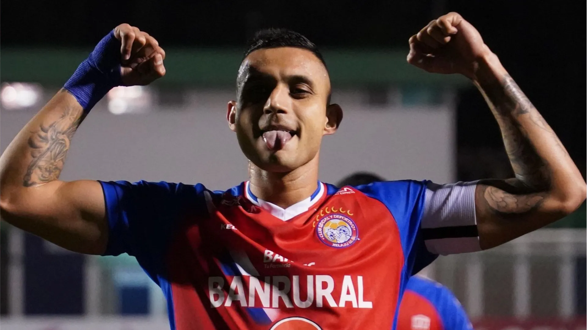 Mientras Luis Fernando Tena lo mantiene al margen, Jorge Aparicio recibe apoyo de otro sector del futbol de Guatemala