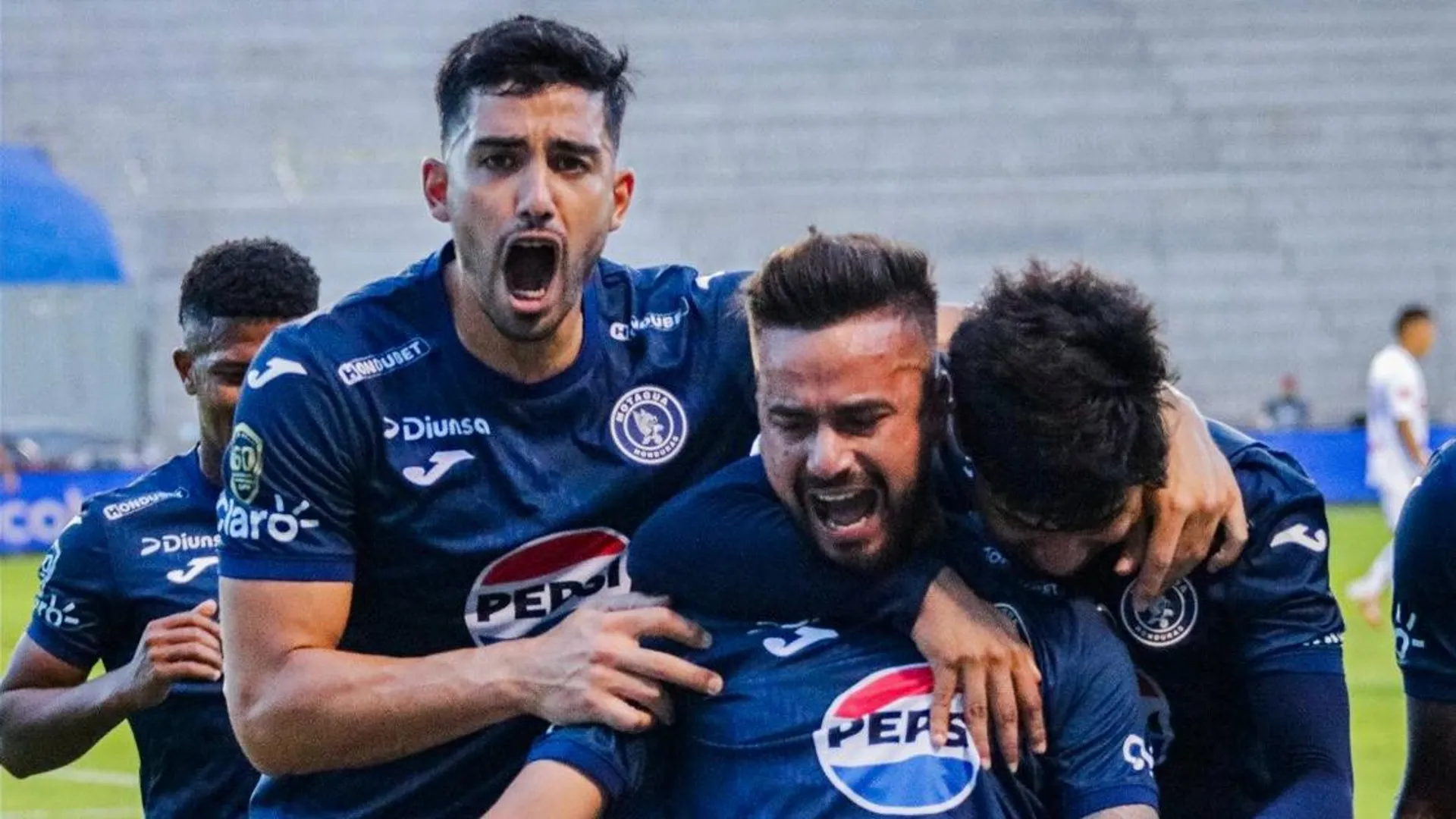 Droopy Gómez se adueña del clásico: Motagua asesta duro golpe a Olimpia