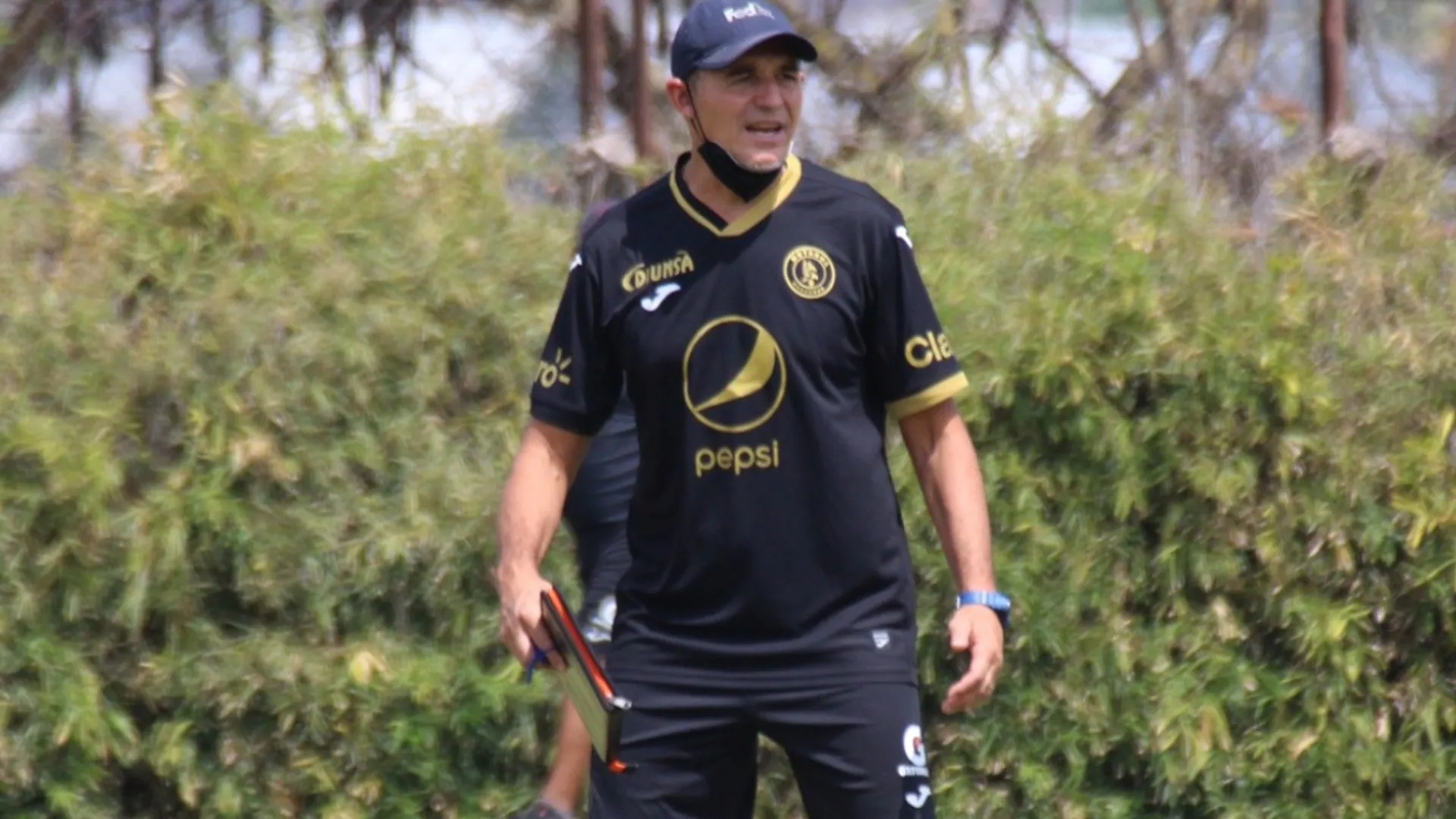 Hernán Medina debuta en el banquillo de Motagua