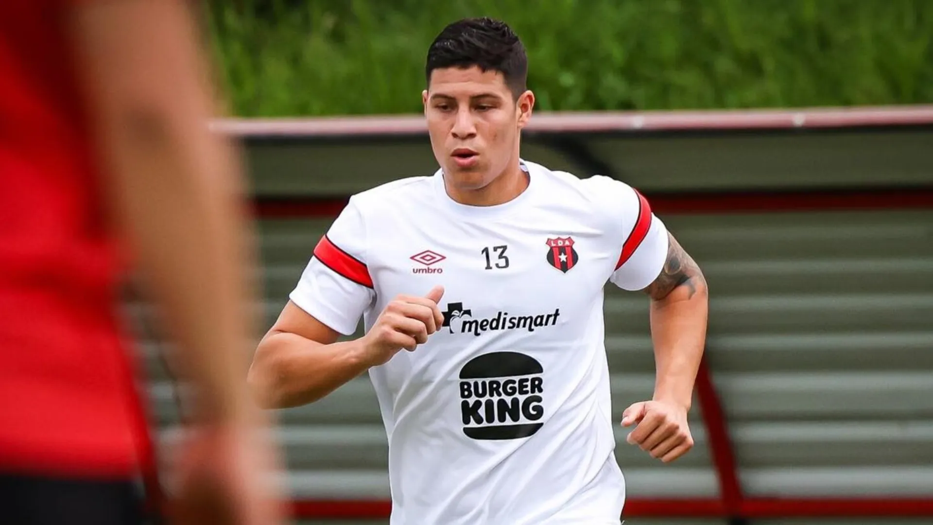 Alexis Gamboa aparece tras su lesión con un mensaje que pone en vilo a Alajuelense: "Sanarás y volverás"