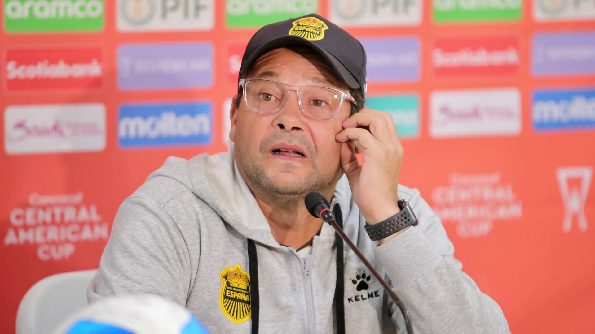 Jeaustin Campos lo marginó, llegó como figura a su siguiente equipo y ahora salió por la puerta de atrás