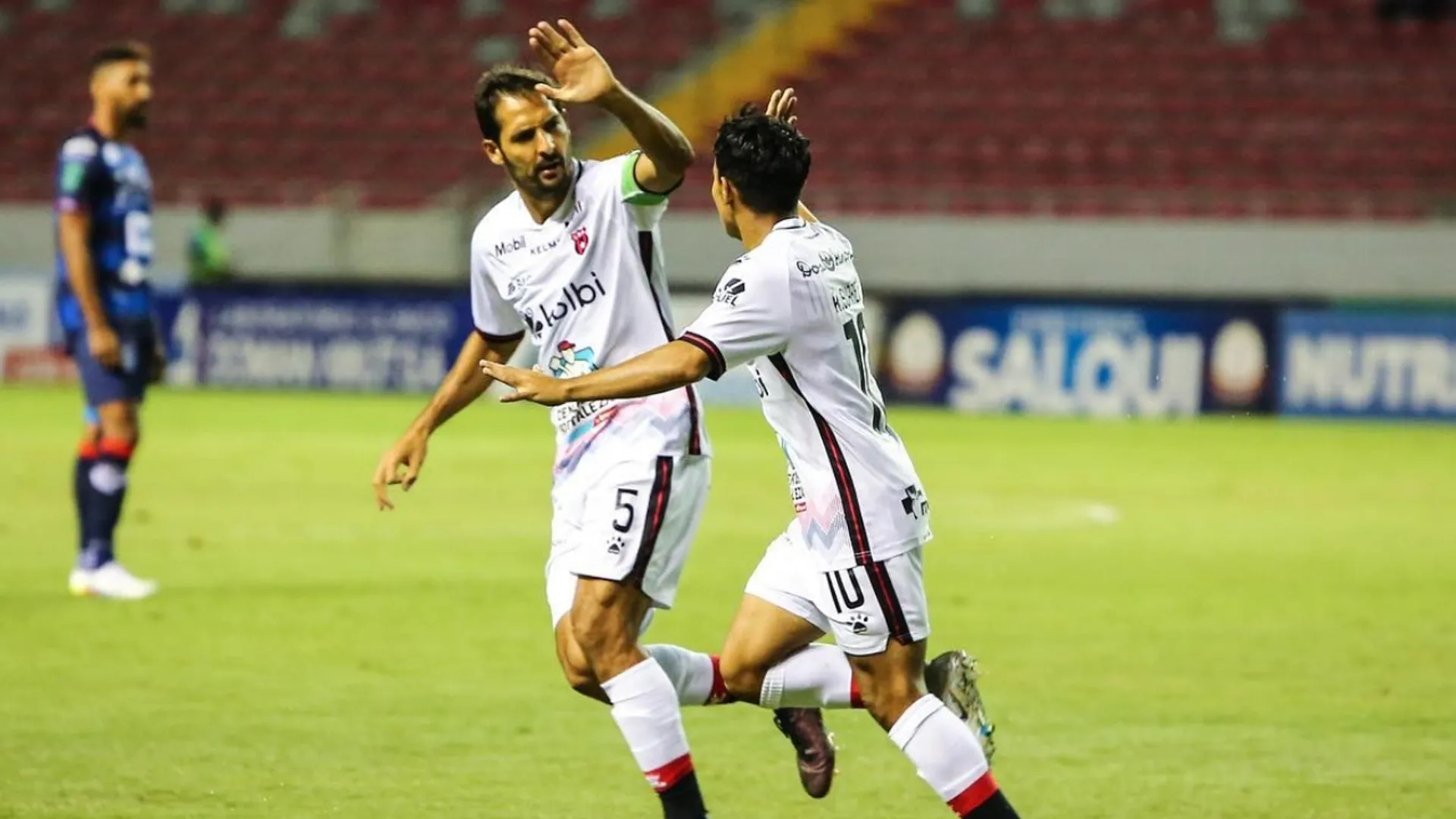 Alajuelense despertó con paliza ante Cartaginés y selló su pase a semifinales