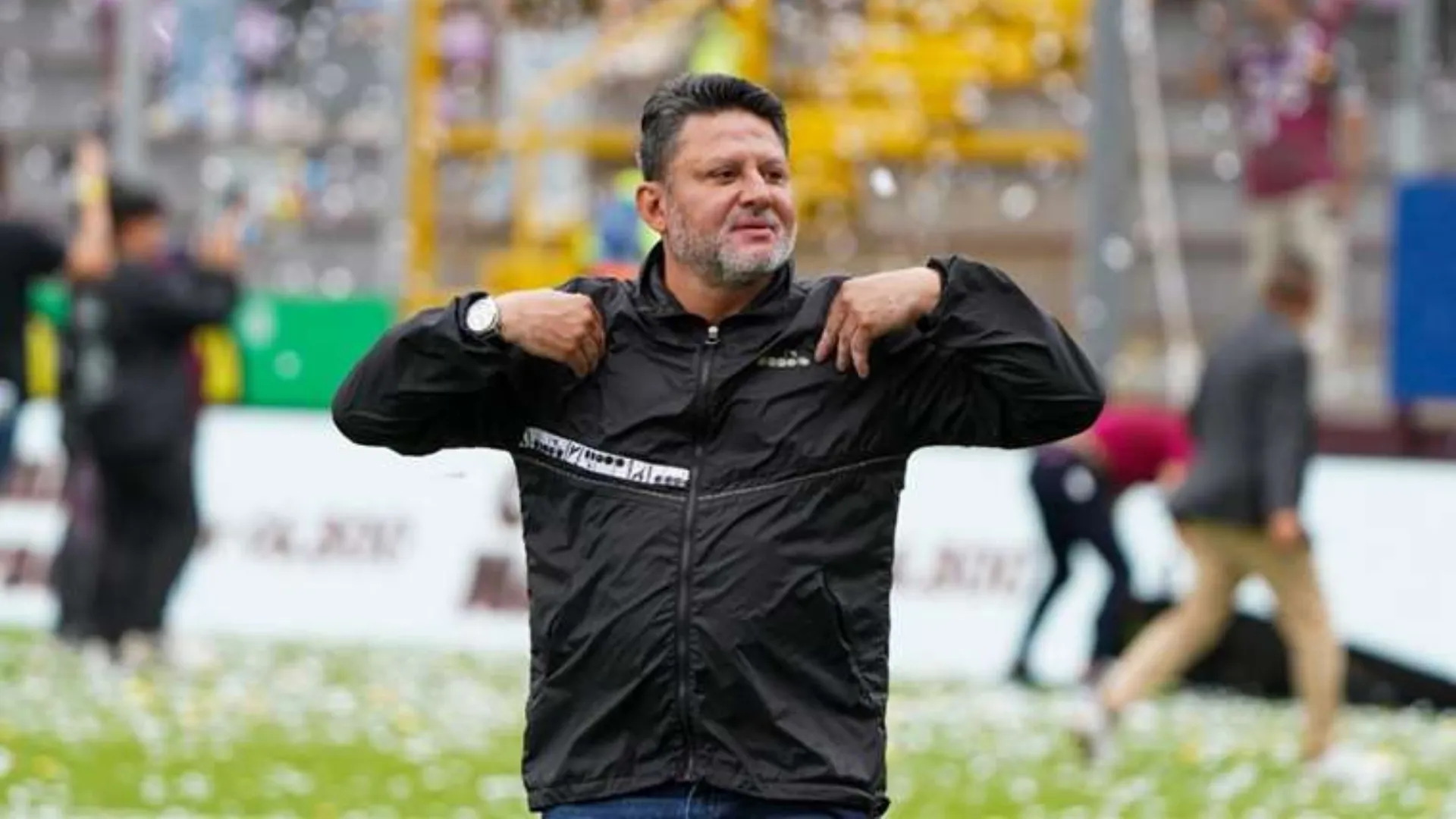 Jafet Soto recibe una mala noticia.