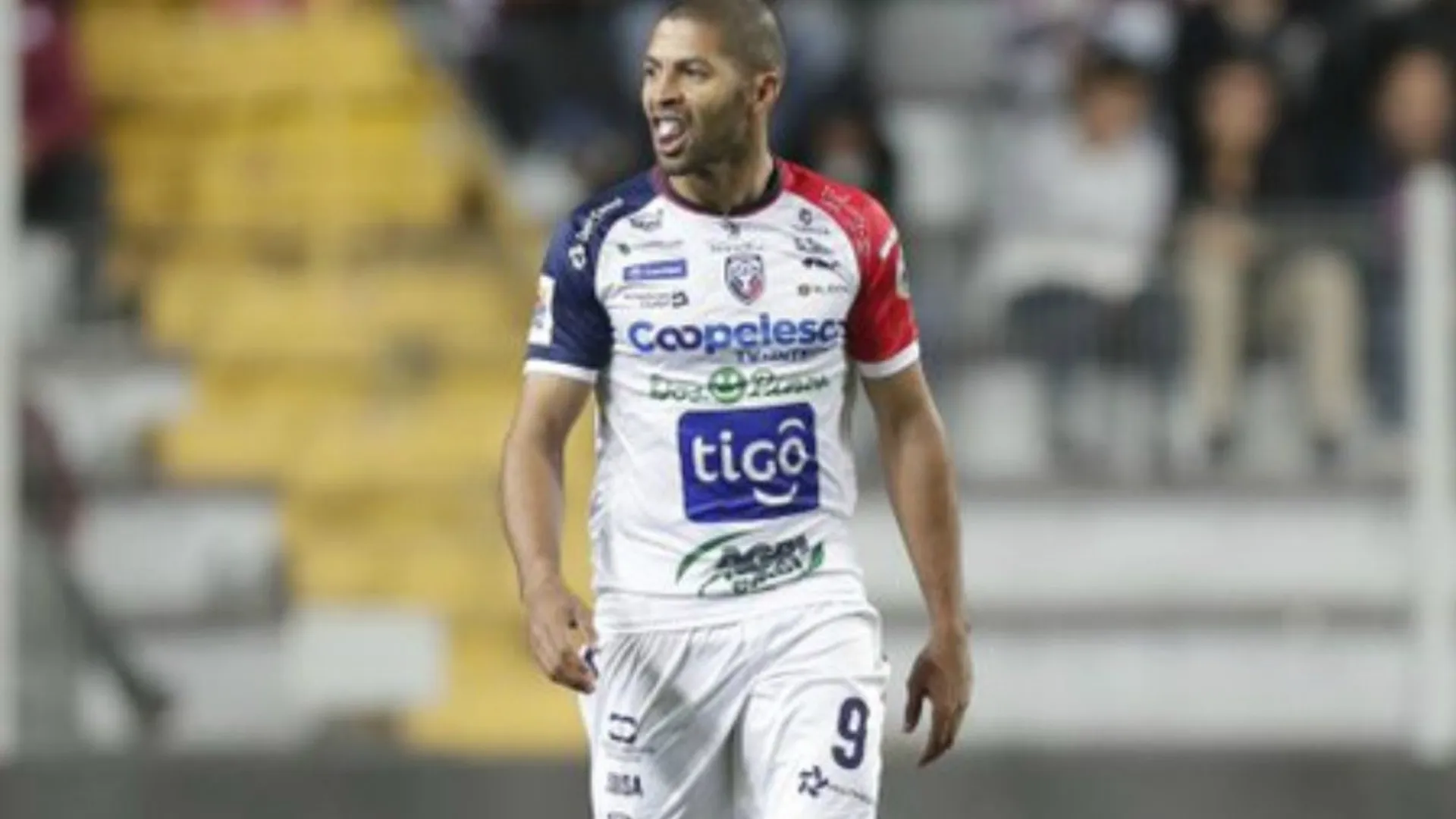 ¡Álvaro Saborío seguirá jugando al fútbol!
