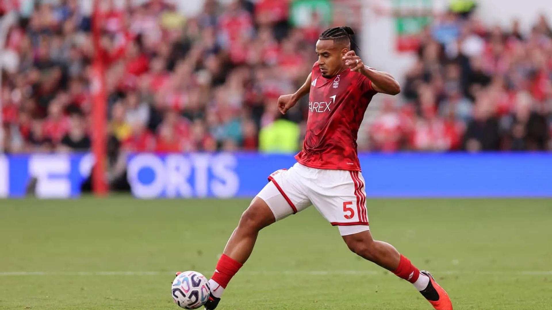 Nottingham Forest valoraría a Murillo entre £70 y £80 millones ante el interés de Manchester United
