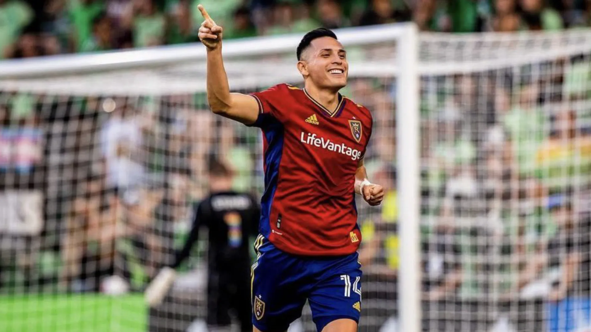 Rubio Rubín regresa a los campos con gol